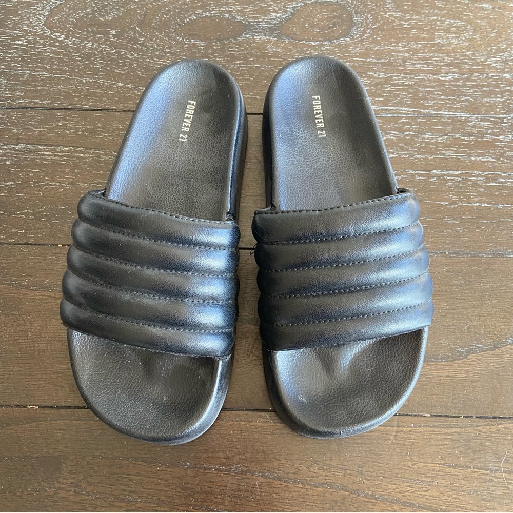 Forever 21 Black Platform‎ Chunky Quilted Slides Sandals 7